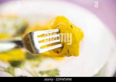 Hausgemachte Italienische Tortellini Stockfoto