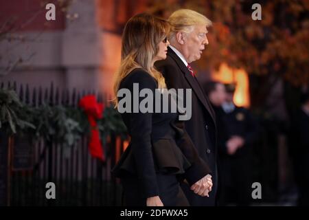 WASHINGTON, DC - DEZEMBER 04: (AFP OUT) First Lady Melania Trump und Präsident Donald Trump verlassen das Blair House, nachdem sie die Familie des ehemaligen Präsidenten George H.W. besucht haben Bush 04. Dezember 2018 in Washington, DC. Die Trumps zahlten einen Beileidsbesuch an die Bush Familie, die in Washington für den ehemaligen Präsidenten George H.W. sind Staatsbegräbnis Bushs und damit verbundene Ehrungen. (Foto von Chip Somodevilla/ABACAPRESS.COM) Stockfoto