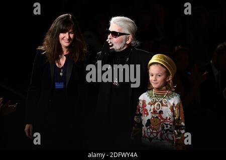 Der Designer Karl Lagerfeld und Virginie Viard treten am 04. Dezember 2018 in New York City, NY, USA, auf der Landebahn der Chanel Metiers D'Art 2018/19 Show im Metropolitan Museum of Art auf. Foto von ABACAPRESS.COM Stockfoto