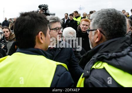 Jean-Luc Melenchon, Vorsitzender der LFI-Fraktion von La France Insoumise (LFI), trifft sich am 08. Dezember 2018 in Bordeaux mit Demonstranten der Gelbwesten, um die Politiker dazu zu drängen, gegen den Klimawandel vorzugehen. Foto von Thibaud Moritz/ABACAPRESS.COM Stockfoto