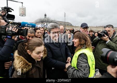 Jean-Luc Melenchon, Vorsitzender der LFI-Fraktion von La France Insoumise (LFI), trifft sich am 08. Dezember 2018 in Bordeaux mit Demonstranten der Gelbwesten, um die Politiker dazu zu drängen, gegen den Klimawandel vorzugehen. Foto von Thibaud Moritz/ABACAPRESS.COM Stockfoto