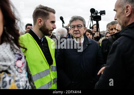 Jean-Luc Melenchon, Vorsitzender der LFI-Fraktion von La France Insoumise (LFI), trifft sich am 08. Dezember 2018 in Bordeaux mit Demonstranten der Gelbwesten, um die Politiker dazu zu drängen, gegen den Klimawandel vorzugehen. Foto von Thibaud Moritz/ABACAPRESS.COM Stockfoto