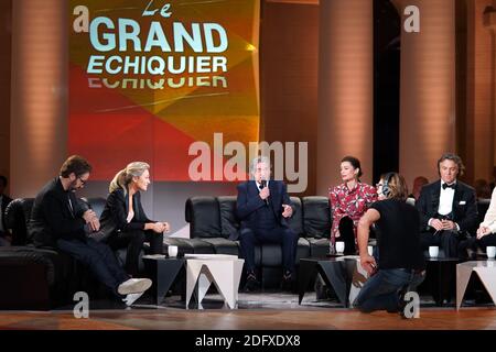 Anne-Sophie Lapix, Daniel Auteuil, Aurelie Dupont und Roberto Alagna in der Fernsehshow Le Grand Echiquier im Palais des Beaux-Arts in Lille, Frankreich, 20. Dezember 2018. Foto von Sylvain Lefevre/ABACAPRESS.COM Stockfoto