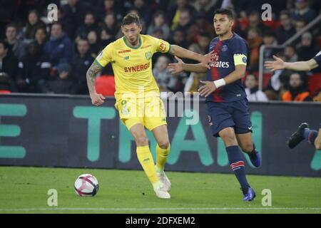 Datei Foto - Thiago Silva von PSG kämpft gegen Emiliano Sala von Nantes beim Fußballspiel der Ersten Liga, PSG gegen Nantes im Stadion Parc des Princes, Frankreich, am 22. Dezember 2018. Ein Leichtflugzeug mit dem neuen Premier League-Fußballer Emiliano Sala an Bord ist auf der Reise von Frankreich nach Wales im Ärmelkanal verschwunden. Der 28-jährige Argentinier war auf dem Weg, um seine neuen Kollegen in Cardiff City nach der Unterzeichnung für den Club letzte Woche in einem £15 Millionen Deal zu treffen. Er reiste von Nantes in der Bretagne nach der Unterzeichnung eines £15m Vertrag mit dem walisischen Club. Foto von Henri Szwarc/ABACAPR Stockfoto