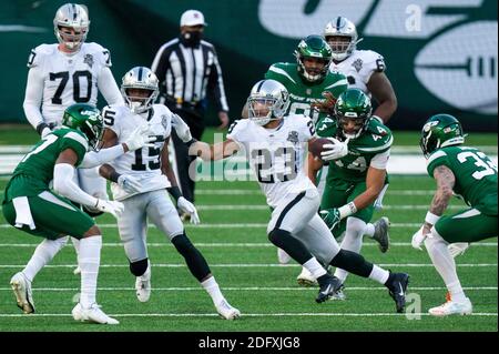 6. Dezember 2020, Las Vegas Raiders läuft zurück Devontae Booker (23) läuft mit dem Ball während des NFL-Spiels zwischen den Las Vegas Raiders und den New York Jets im MetLife Stadium in East Rutherford, New Jersey. Christopher Szagola/CSM Stockfoto