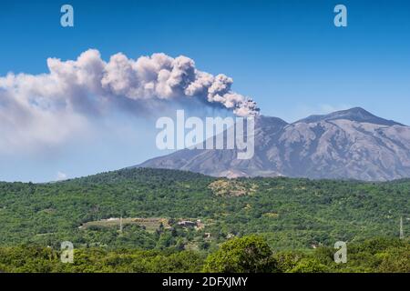 Vulkan Ätna Eruption in Sizilien Stockfoto