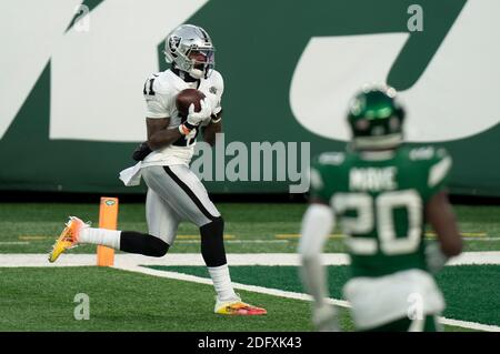 East Rutherford, New Jersey, USA. Dezember 2020. Der Las Vegas Raiders Wide Receiver Henry Ruggs III (11) erhascht den Touchdown Pass während des NFL-Spiels zwischen den Las Vegas Raiders und den New York Jets im MetLife Stadium in East Rutherford, New Jersey. Christopher Szagola/CSM/Alamy Live News Stockfoto