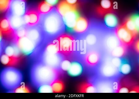 Bokeh und verwackelte Spotlichter auf mehrfarbigem abstrakten Hintergrund Stockfoto