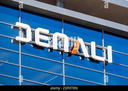 Sep 21, 2020 South San Francisco / CA / USA - Denali Logo am Hauptsitz des Silicon Valley; Denali Therapeutics Inc ist ein Biotechnologie-Unternehmen, das Stockfoto