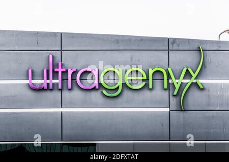 Sep 21, 2020 Brisbane / CA / USA - Ultragenyx Logo am Hauptsitz im Silicon Valley; Ultragenyx Pharmaceutical Inc. Bietet Biotechnologie-Dienstleistungen an Stockfoto