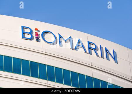 Sep 21, 2020 Brisbane / CA / USA - BioMarin Logo am Hauptsitz im Silicon Valley; BioMarin Pharmaceutical Inc. Ist ein amerikanischer Biotechnologie-Konzern Stockfoto