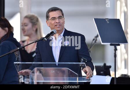 Datei Foto vom 20. Januar 2018 von Generalstaatsanwalt von Kalifornien Xavier Becerra nimmt an der 2018 Women's March Los Angeles in Los Angeles, CA, USA. Der designierte Präsident Joe Biden hat den kalifornischen Generalstaatsanwalt Xavier Becerra als seinen Sekretär für Gesundheit und menschliche Dienste ausgewählt und einen erfahrenen Politiker ausgewählt, der die Reaktion der Regierung auf die Coronavirus-Pandemie überwachen soll. Foto von Lionel Hahn/ABACAPRESS.COM Stockfoto