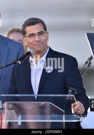 Datei Foto vom 20. Januar 2018 von Generalstaatsanwalt von Kalifornien Xavier Becerra nimmt an der 2018 Women's March Los Angeles in Los Angeles, CA, USA. Der designierte Präsident Joe Biden hat den kalifornischen Generalstaatsanwalt Xavier Becerra als seinen Sekretär für Gesundheit und menschliche Dienste ausgewählt und einen erfahrenen Politiker ausgewählt, der die Reaktion der Regierung auf die Coronavirus-Pandemie überwachen soll. Foto von Lionel Hahn/ABACAPRESS.COM Stockfoto