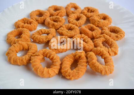 Ring Murukku auch als Chegodilu Indian frittierte Snack während der Tea Time Andhra südindische Snacks gegessen bekannt. Festliche diwali holi Snack Nahaufnahme sele Stockfoto