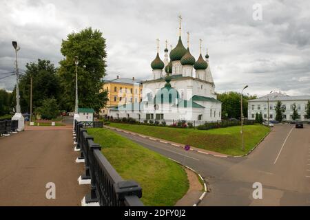 Jaroslawl, Russland - 14. August 2020: Kirche der Verklärung des Erlösers auf der Stadt im Jahr 1672 gebaut. Stockfoto