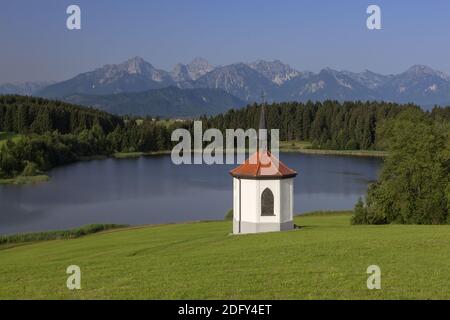 Geographie / Reisen, Deutschland, Bayern, Rieden am Forggensee (Forggensee), Kapelle Hegratsried vor der Tür, Additional-Rights-Clearance-Info-Not-available Stockfoto