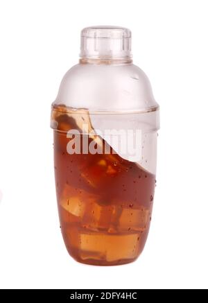 Tee-Shaker, isoliert auf weißem Hintergrund. Kunststoff-Shaker von eisgekühlten kalten Blase Tee Getränke. Stockfoto