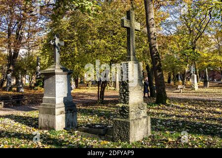 Blick auf den berühmten Alten Nordfriedhof von München, Deutschland mit historischen Grabsteinen. Seit 1944 werden hier keine Beerdigungen mehr abgehalten. Stattdessen ist der Friedhof Stockfoto
