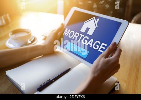 Hypothek Online-Antragsformular auf dem Bildschirm des Geräts. Geschäfts- und Finanzkonzept Stockfoto