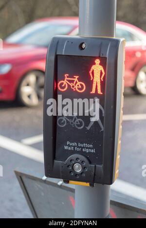 Roter Mann Schild sagt nicht überqueren. Stockfoto