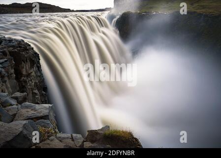 Dettifoss Wasserfall auf dem Jokulsa ein Fjollum Fluss in Island Stockfoto