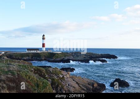 Der Buchan Ness Leuchtturm in Boddam, Aberdeenshire, Schottland. Einst eine wichtige Navigationshilfe für die Nordsee, heute ein Gästehaus. Stockfoto