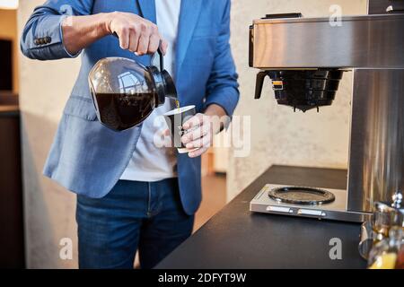 Nichts wie eine Tasse frisch gebrühten Kaffee Stockfoto