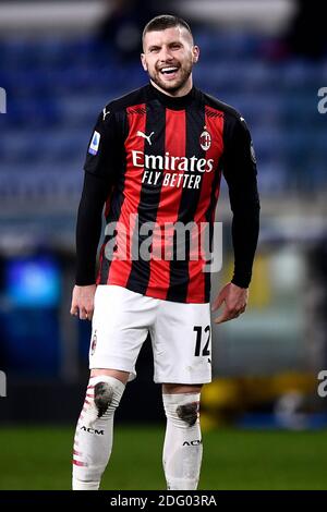 GENUA, ITALIEN - 06. Dezember 2020: Ante Rebic von AC Mailand lächelt während der Serie A Fußballspiel zwischen UC Sampdoria und AC Mailand. AC Milan gewann 2-1 gegen UC Sampdoria. (Foto von Nicolò Campo/Sipa USA) Stockfoto