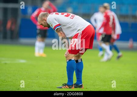 Toni LEISTNER (HH) ist nach dem Ende des Spiels, Soccer 2, enttäuscht. Bundesliga, 10. Spieltag, HSV Hamburg Hamburg Hamburg (HH) - Hannover 96 (H) 0: 1 am 05.12.2020 in Hamburg. ¬ Verwendung weltweit Stockfoto