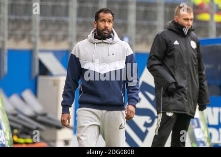 Daniel THIOUNE (Trainer, HH) betreut, Fußball 2. Bundesliga, 10. Spieltag, HSV Hamburg Hamburg Hamburg (HH) - Hannover 96 (H) 0: 1 am 05.12.2020 in Hamburg/Deutschland. ¬ Verwendung weltweit Stockfoto