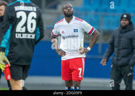 Khaled NAREY (HH) ist nach dem Ende des Spiels, Soccer 2, enttäuscht. Bundesliga, 10. Spieltag, HSV Hamburg Hamburg Hamburg (HH) - Hannover 96 (H) 0: 1 am 05.12.2020 in Hamburg. ¬ Verwendung weltweit Stockfoto