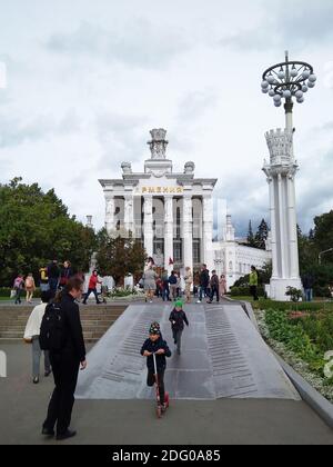 Moskau, Russland - 30. August 2019: Der Armenienpavillon im VDNH in Moskau. Die Architektur des Parks VDNH. Stockfoto