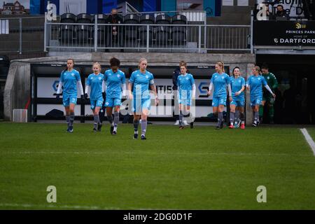 Dartford, Großbritannien. Dezember 2020. London City kommt während des FA Women's Championship Spiels zwischen London City Lionesses und Coventry United auf dem Spielfeld an. Sam Mallia Kredit: SPP Sport Pressefoto. /Alamy Live Nachrichten Stockfoto