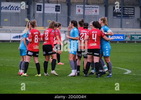 Dartford, Großbritannien. Dezember 2020. Eckstoß Kampf um Ball während der FA Women's Championship Spiel zwischen London City Lionesses und Coventry United. Sam Mallia Kredit: SPP Sport Pressefoto. /Alamy Live Nachrichten Stockfoto