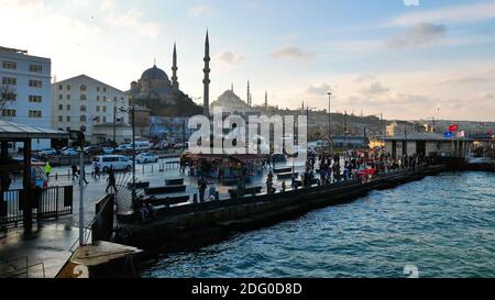 Istanbul, Türkei - 8. Januar 2020: Küste der Stadt Istanbul in der Türkei. Bosporus. Stockfoto
