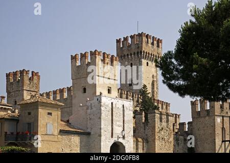 Sirmione, Scaligerburg (Castello scaligero), Gardasee, Lombardei, Italien - Rocca scaligero Stockfoto