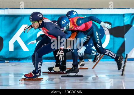 HEERENVEEN, NIEDERLANDE - 5. DEZEMBER: Sebastien Lapape, Sjinkie Knegt während des Shorttrack KNSB Invitation Cup 2020 in Thialf am 5. dezember 2020 in Stockfoto