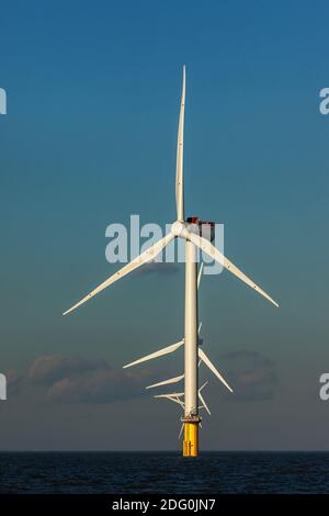 Gunfleet Sands Offshore Wind Farm von einem vorbeifahrenden Boot aus gesehen Stockfoto