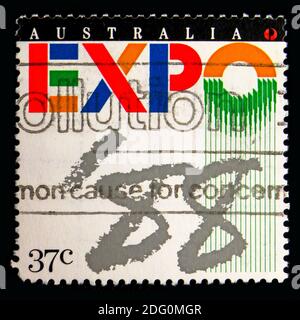 MOSKAU, RUSSLAND - 16. MAI 2018: Eine in Australien gedruckte Marke zeigt Expo 88, World Stamps Expo 2013 Serie, um 1988 Stockfoto