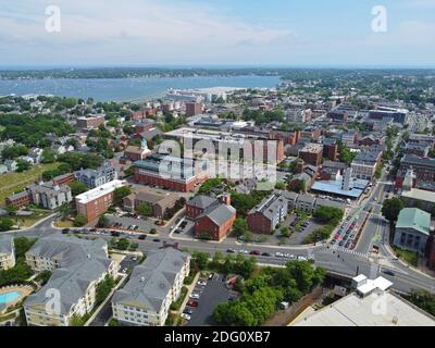 Luftaufnahme des historischen Stadtzentrums von Salem und des Hafens von Salem in der Stadt Salem, Massachusetts, USA. Stockfoto