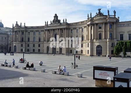 Berlin, Deutschland. Oktober 2020. Blick auf den Bebelplatz, unter den Linden im Berliner Bezirk Mitte bildet der Platz im historischen Stadtteil Dorotheenstadt das Zentrum des Forums Fridericianum.designed von König Friedrich II. Selbst, aufgenommen am 03.10.2020. Quelle: Manfred Krause Quelle: Manfred Krause/dpa-Zentralbild/ZB/dpa/Alamy Live News Stockfoto