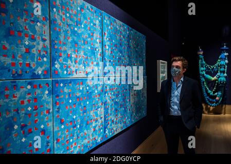 London, Großbritannien. Dezember 2020. Brian Clarke, Blue Computergram, 1981, £120,000 - 180,000 - Preview of Bonhams' Modern & Contemporary Art Sale. Der Verkauf findet am 09. Dezember statt. Kredit: Guy Bell/Alamy Live Nachrichten Stockfoto