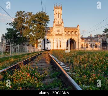 Neuer Peterhof Bahnhof, Petergof, St. Petersburg, Russland. Stockfoto