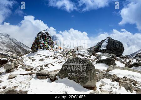 Denkmal für verlorene Bergsteiger im Sagarmatha National Park Stockfoto