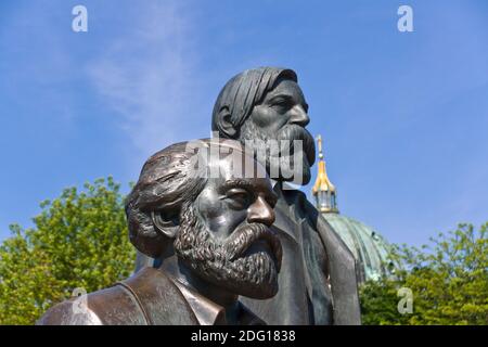 Statue von Karl Marx und Friedrich Engels Stockfoto