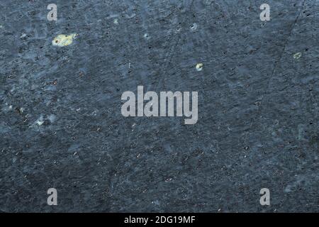 Metallische Oberflächenstruktur mit detaillierten Spuren von Korrosion und Kratzern Stockfoto