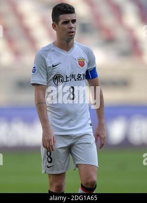 Doha, Katar. Dezember 2020. Oscar von Shanghai SIPG FC reagiert nach dem 16. Spiel der AFC Champions League zwischen Shanghai SIPG FC China und Vissel Kobe aus Japan in Doha, Katar, 7. Dezember 2020. Quelle: Nikku/Xinhua/Alamy Live News Stockfoto