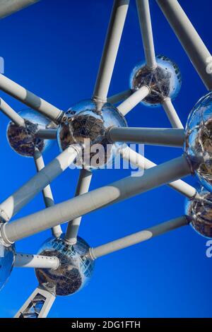 Belgien, Brüssel, das Atomium, Graphic close up Detail of some of the spheres of the Atomium. Stockfoto