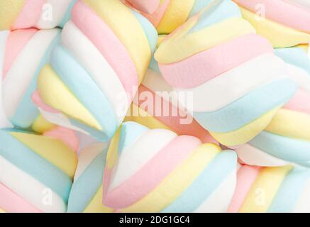 Marshmallow Muster Hintergrund. Pastellfarbene Marshmallows süß Dessert Lebensmittel Nahaufnahme Stockfoto