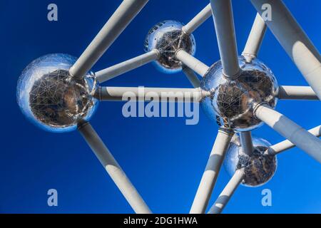 Belgien, Brüssel, das Atomium, Graphic close up Detail of some of the spheres of the Atomium. Stockfoto